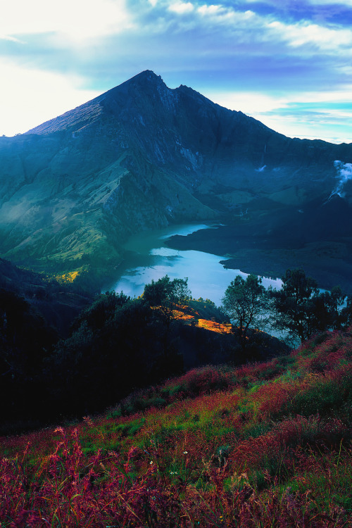 mstrkrftz: Mount Rinjani by Herry
