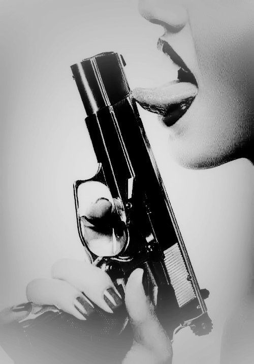 girlandguns:  Girl With Gun  follow me at : http://girlandguns.tumblr.com/