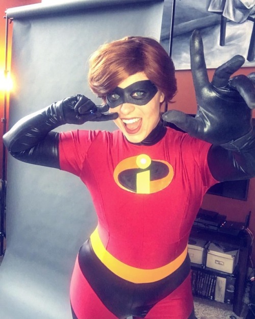 Last shot of the day was Mrs Incredible!! ❤️❤️ gonna be stretchy! ______ ❤️❤️ . #theincredibles #mrs