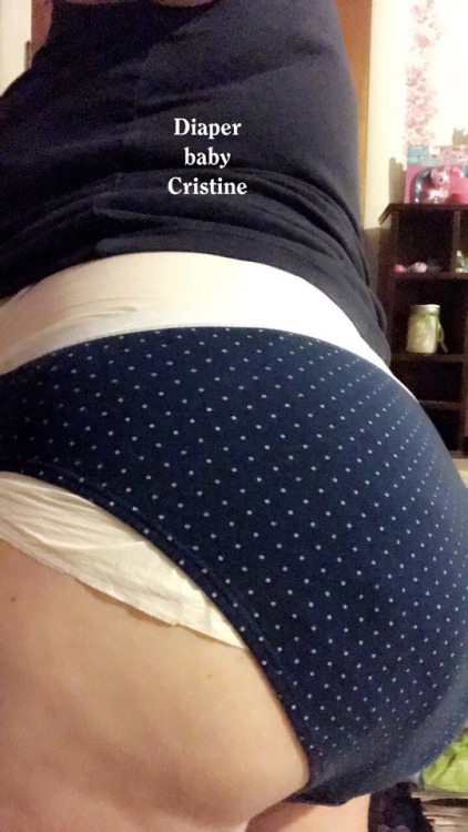 diaperbabycristine: Night bedtime diaper vs morning wet and messy diaper.  Leaked sometime this morn
