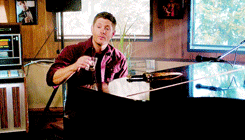 barryallhen:  dean winchester + alcohol 