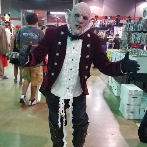 Check out this awesome cosplay at Wizard World Chicago! Can anyone guess who this is? #cosplay #wiza