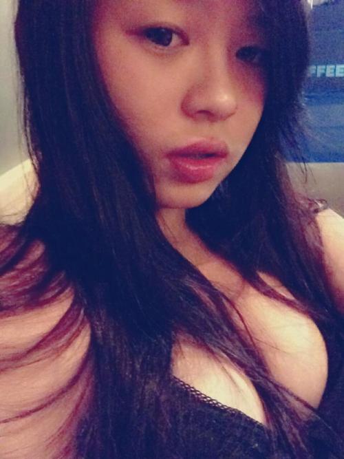 harryt93:20thsggirls:Sexy Cute Sg Girl Pt 1I don’t think I can ask such a cutie to blow me. I’ll pro
