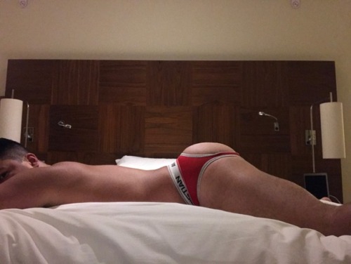 XXX poundthislatinbubble:  Red jock photo