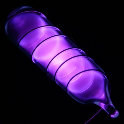 scienceisbeauty:Noble gases, the elitist aristocracy of the periodic table: helium (He), neon (Ne), 