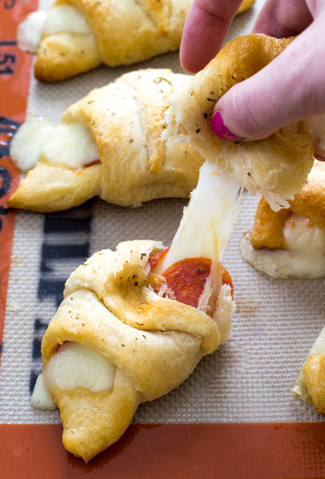do-not-touch-my-food:    Pizza Stuffed Crescent Rolls   