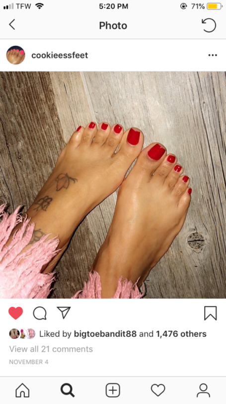 jehovahhthickness:  justamiafreak:  uncleromeo:  yanimodowey:  jehovahhthickness:  I don’t have pretty feet 😪  Feet dudes:“aight bet”  one thing I’ve learned from foot fetishists is the I have no fucking clue what “pretty feet” should look