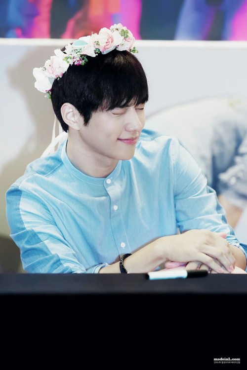 So I’m getting married to Sungyeol y'all are invited but I let Myungsoo be the flower girl sry