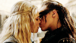 anothergayshark:   clexa + kisses