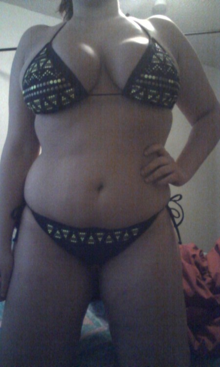 deadlycrayons:  On the plus side, my new bikini is here.  looks damn good on you