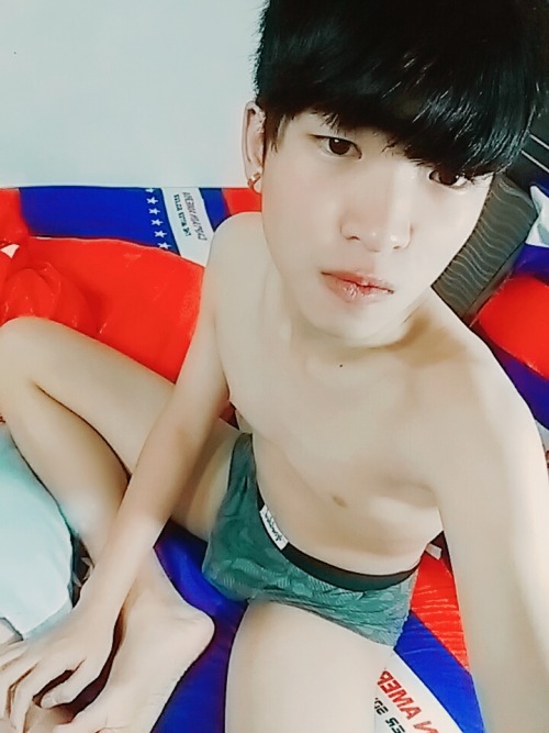 love-rain-morn: 是不是我沒一點矜持… 只保留了我一絲的節操….