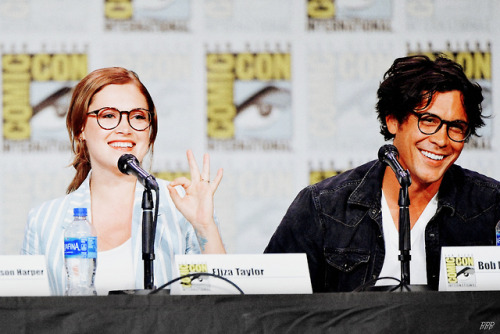 Bob Morley and Eliza Taylor at Fan Favorite Panel at SDCC 2019 (via farfarawaysite)