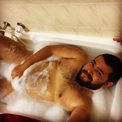 dorilosari:  Is it bad that I spoil myself 😜🌺😆 #gayboy #gaycub #gaychub #australia #sydney #latino #gonzo #gaybear #cub #bear #bath  (at Carramar)
