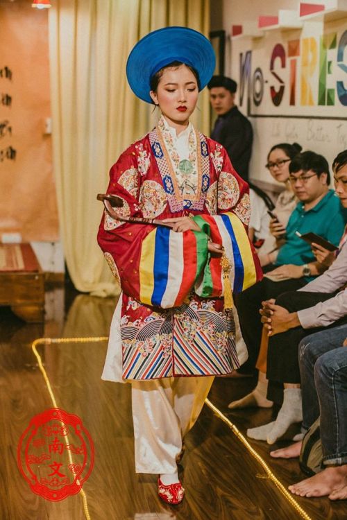 sartorialadventure:Vietnamese fashion