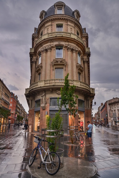 lensblr-network:
“ Toulouse in the rain
shot in HDR mode
by phototraveller.tumblr.com
”