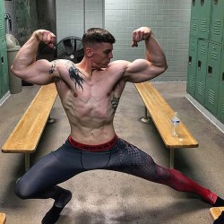 musculardude:gym flex stud