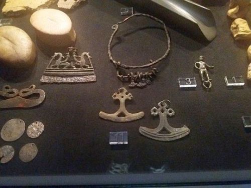 Finnish medieval jewelry1. Treasure of Tiurinlinna, Karelia (12th century). The treasure contains 11