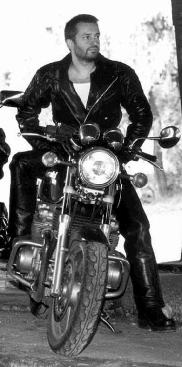leatherbikerrider: minnietim: Yes. This man, please!  leatherbikerrider !