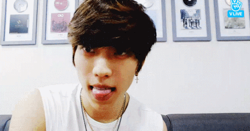 jdw-juseyo:  And Dongwoo’s second broadcast was just him singing at us and naming alcohol he likes, and it was great and everything I needed  