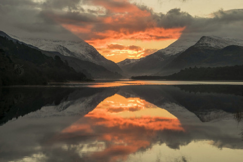 thequeensenglish:  Llyn Padarn, Wales. Llyn Padarn is a magnificent glacially formed lake nestled am