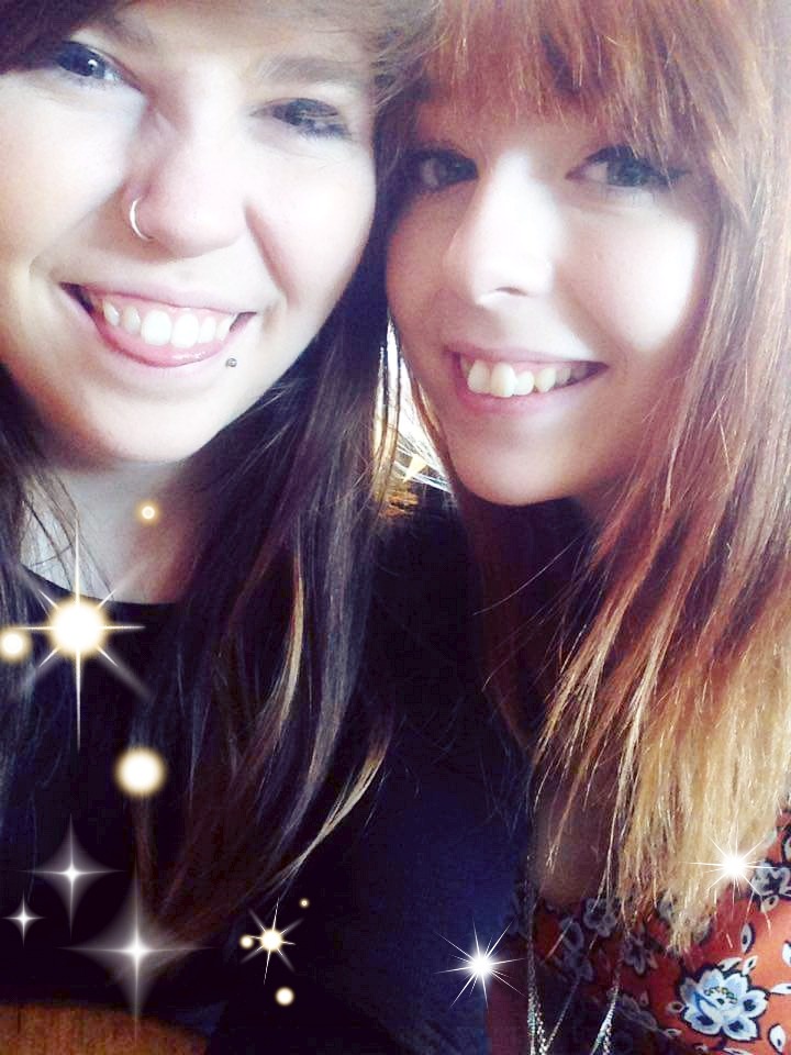 hi&ndash;blondie:  Happy birthday to my big sister evosaur she is the cutest!