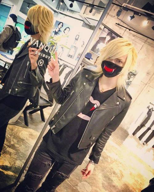 the-secret-life-in-asia:  Mia Mejibray 