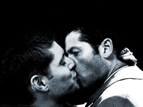 deans-military-uniform:  can we talk about how this is probably one of the best Destiel edits i’ve seen because of how fucking happy Dean looks