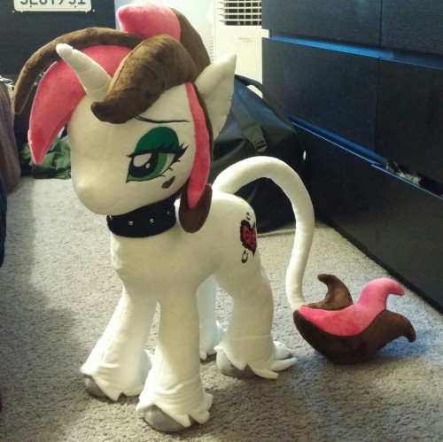 ask-shyartponyblog:  splitterpic:  skuttz:  SHUT UP AND SCREAM WITH ME!!  Thank you so much Atlas! I gave up on ever being able to afford a plush a long time ago. You seriously didn’t have to, but I am seriously glad you did.  Now i just need some shennan