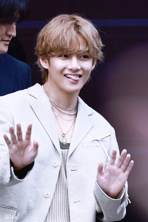 V In Blonde Hair... I Repeat V IN BLONDE HAIR