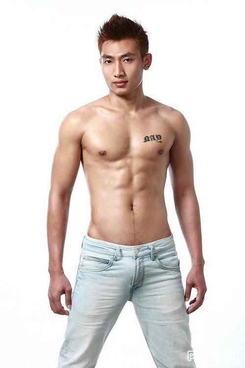 yumyumasianhunks:  yum yum Asian hunks. check out my blog