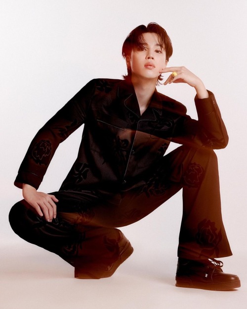 Sir, Can You Please Let Me Go Between Your Thighs????