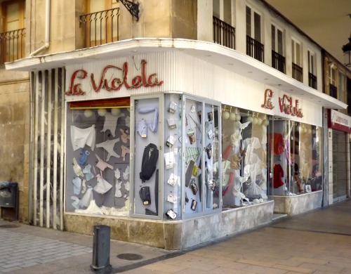 La Violeta Tienda de Ropas, Plaza Central, Logroño, La Rioja, 2012.In the home country of Zara with 