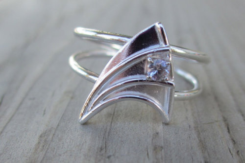 therealfrontier:Star Trek Insignia White Gold Engagement Rings - By VaLaJewellery