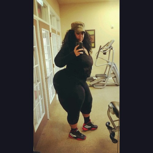 superdomebooty504:  6'3…. big girls workout too