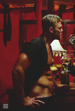 exposedteaseceleb:  Alan Ritchson in Blood