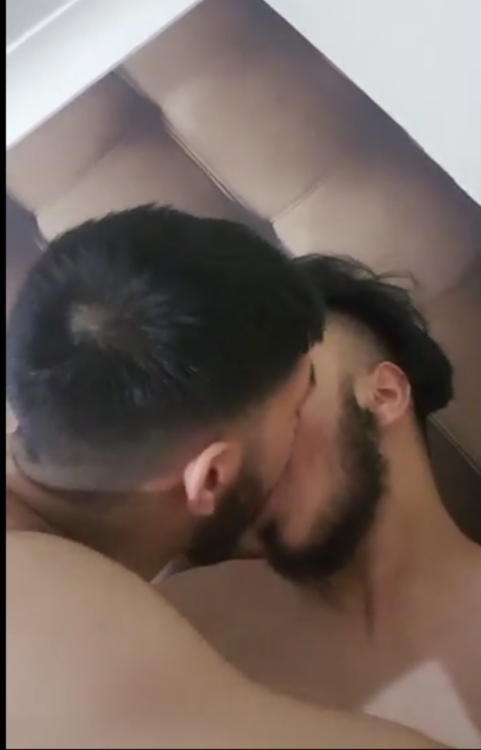 str8baitamate:Brothers Straight UK 21+19… Older brothers turn to give younger blow job tonight..Got them kissing passionately also. Both virgins so will do anything on a promise off a threesome