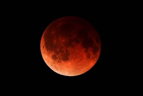 pagewoman:Tonight ..A Total Lunar Eclipse - Super Blood Moon…27th/28th September 2015via Brian Cox a