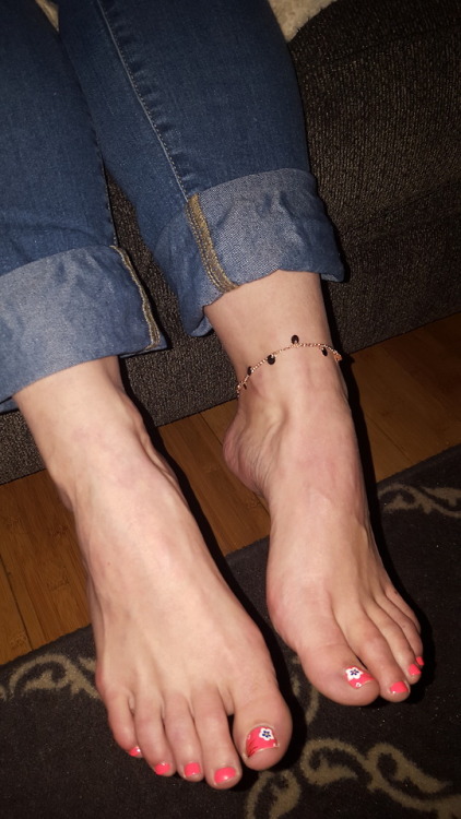 my pretty wife displaying her beautiful tootsies and cute anklet.please comment