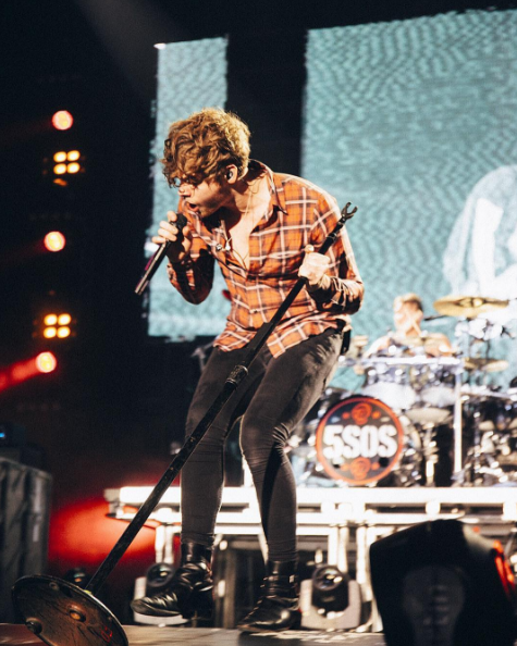 hotdamn5sos:   lukehemmings: The Forum, Los Angeles @hoeg