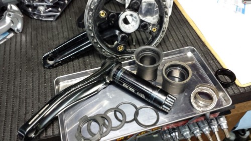 takebow-tune:  SPECIALIZED “DEMO-8” ‘HAMACHI’ use custom. Bottom bracket replacement construction.