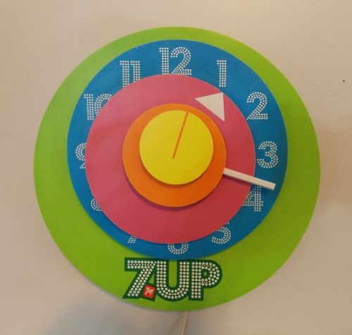 thegroovyarchives: 70′s 7Up Wall Clock(via: ebay)