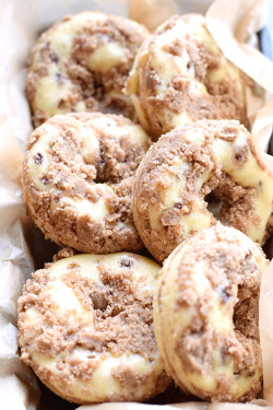 ilovedessert:  Baked Cinnamon Crumb Donuts