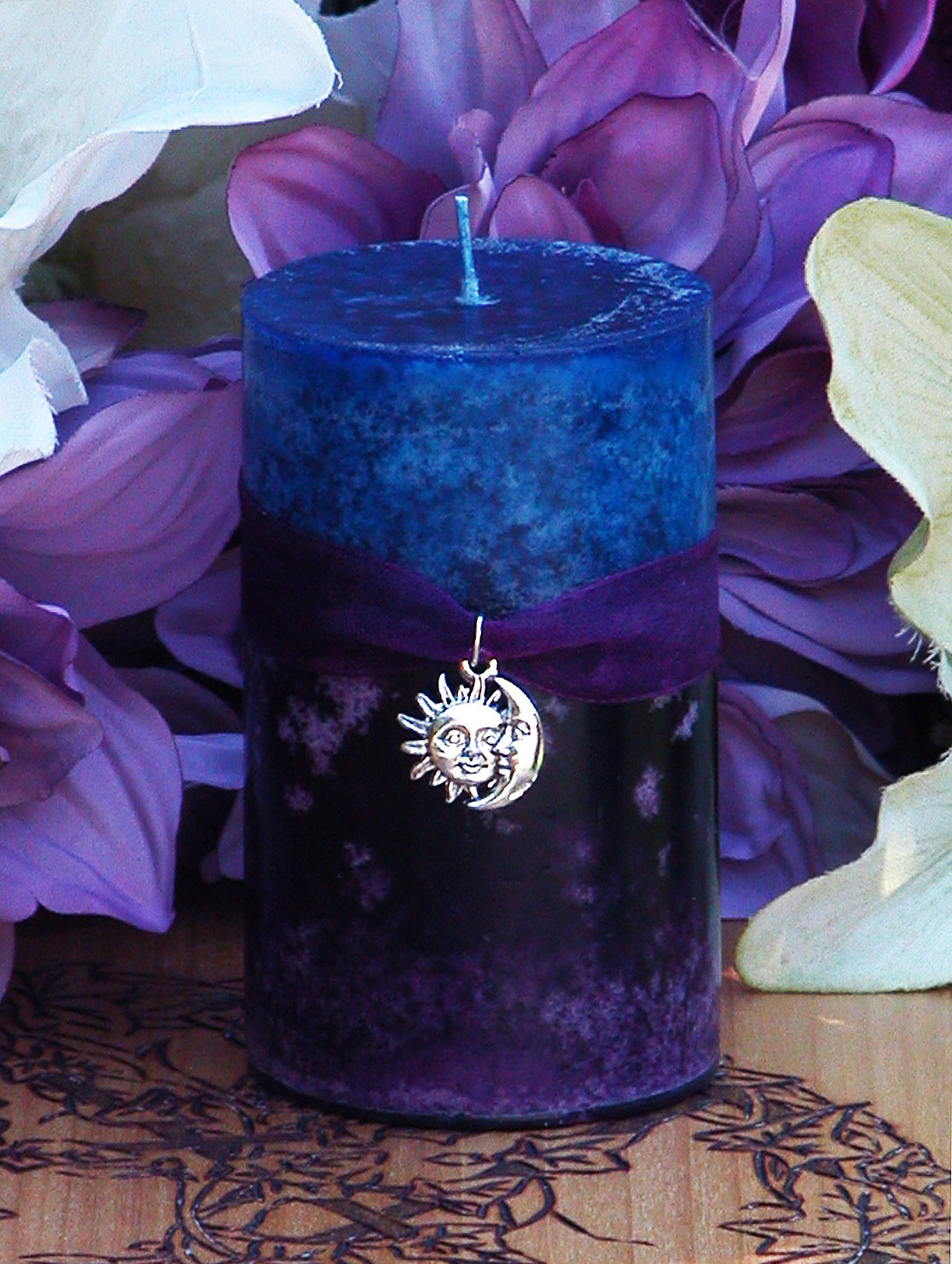 morg-ana:  theravenaurora:  Absolutely gorgeous, unique candles from ~WhiteMagickAlchemy~