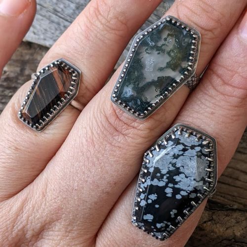 Agates and obsidians are certainly some of my favorite stones ❤️ . . . #silversmithing #silversmith 