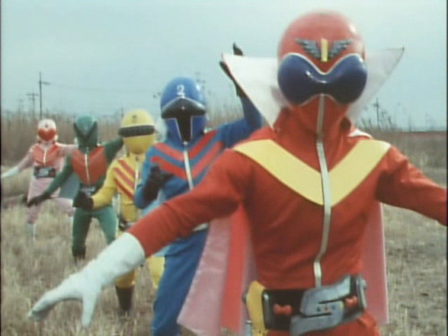 kamenyaiba:Himitsu Sentai Gorenger!The very first appearance of the very first Sentai!© 秘密戦隊ゴレンジャー E