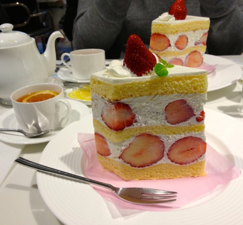 inuzora:ダブルショートケーキを食べると春がやってくるような気がします。