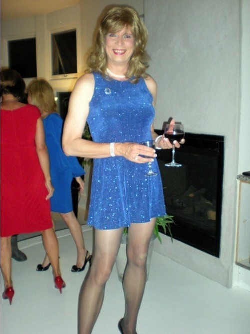 bigdeerphantom8: Reblog if you’d love to know this crossdressing angel! Very pretty and very e