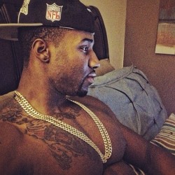 blatinobruthas:  Who wanna watch #nflTV they replaying the 49ers and Falcons game. #goodmorning #handsome #blackman #blatinobruthas #alphamale #realman #inkedup 