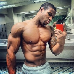 zachmuscle:  #ZachmuscleLikesBlackMuscle