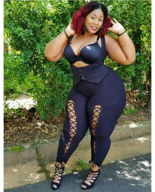 XXX ratedthickent:  @CURVYCURLYCHRISY BBW DIMEPIECE, photo